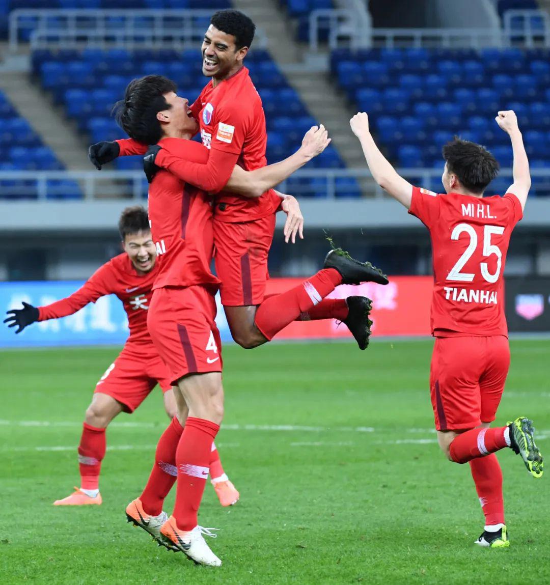 娱乐官方网站-圣安东尼奥马刺训练开放日;今晚官宣签约引欢呼;中超在即;资深球员宣示担当的简单介绍